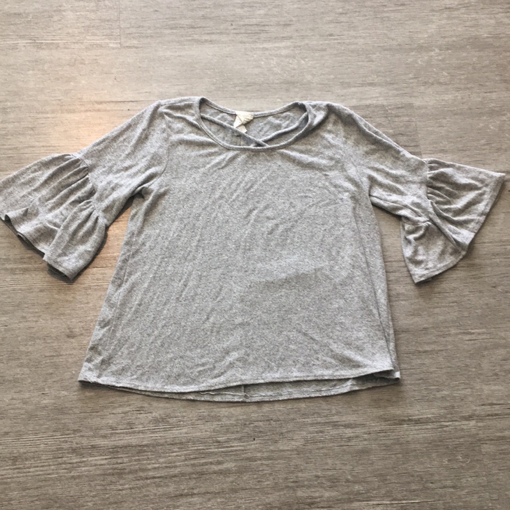 3/4 length sleeve light sweater.